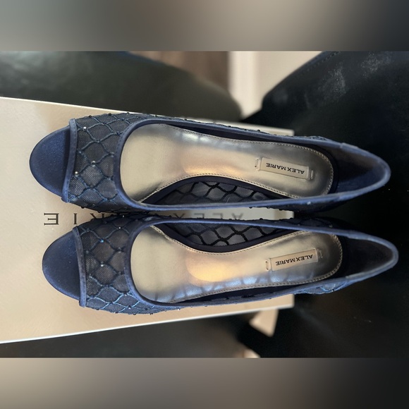 Alex Marie navy pump - Picture 4 of 7